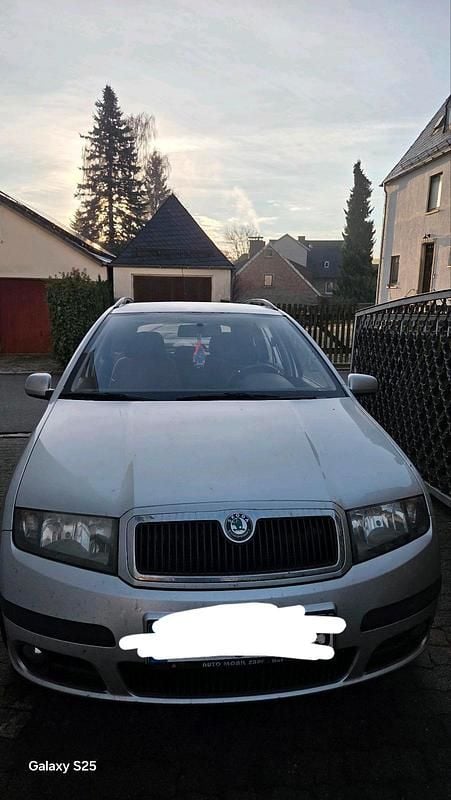 Grau Gebraucht 2006 Skoda Fabia Kombi | 400 € (Superpreis) - Bild 1/4