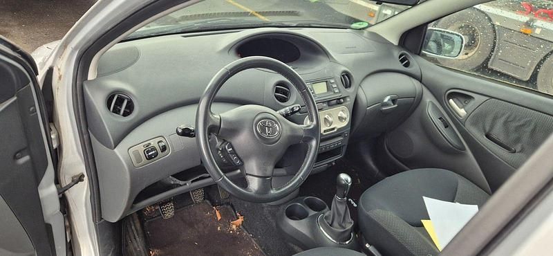 Gebraucht Toyota Yaris Sol 87 PS (63 kW) 2004 Silber Kleinwagen