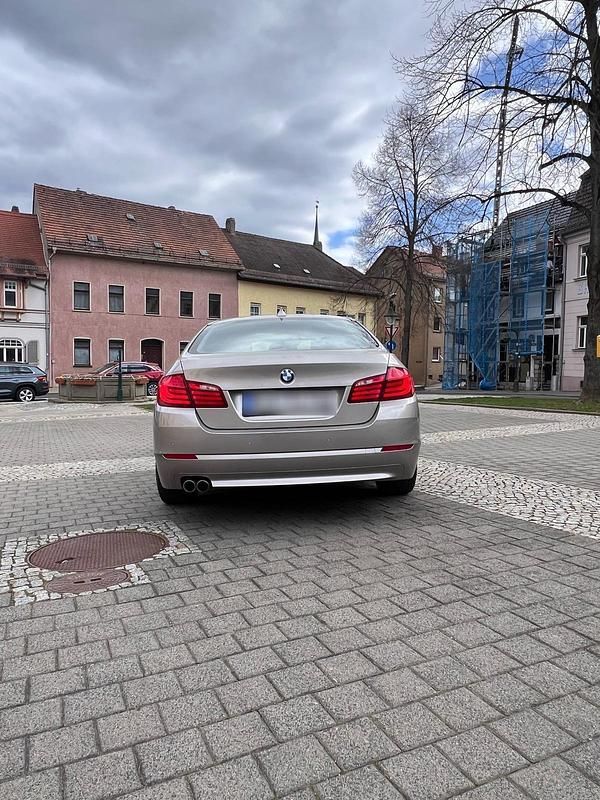 Gebraucht BMW 530 258 PS (189 kW) 2011 Silber Limousine