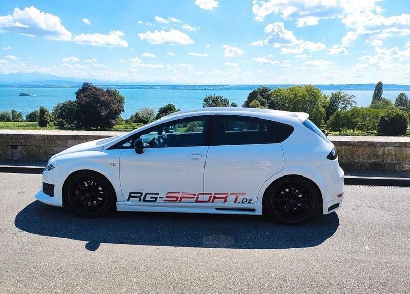 Weiß Gebraucht 2010 Cupra Leon Limousine | 9.700 € (Fairer Preis) - Bild 1/4