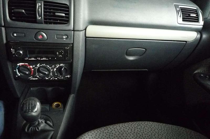 Gebraucht Renault Clio II Campus 58 PS (42 kW) 2005 Perlmuttschwarz Kleinwagen