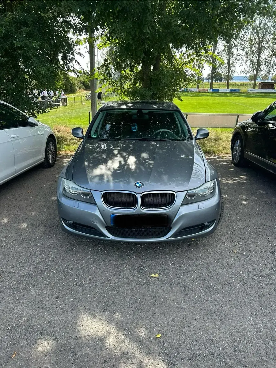 Gebraucht BMW 318 143 PS (105 kW) 2010 Grau Limousine