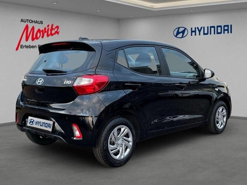 Gebraucht Hyundai i10 Select 63 PS (46 kW) 2024 Phantom black / met Kleinwagen