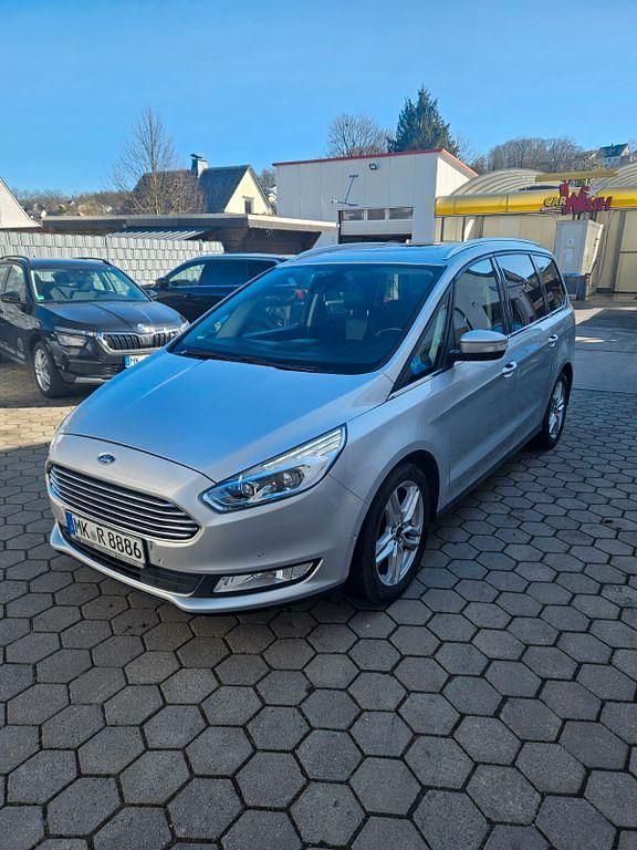 Silber Gebraucht 2018 Ford Galaxy Titanium Van / Kleinbus | 17.700 € (Guter Preis) - Bild 1/4