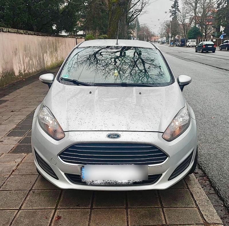 Silber Gebraucht 2014 Ford Fiesta SYNC Edition Kleinwagen | 4.900 € (Fairer Preis) - Bild 1/4