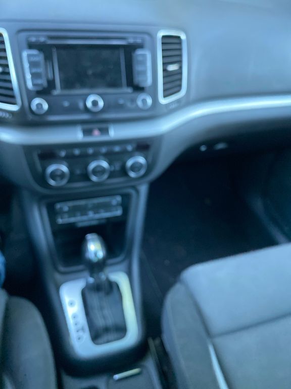 Grau Gebraucht 2014 VW Sharan Life Van / Kleinbus | 10.900 € (Superpreis) - Bild 1/4