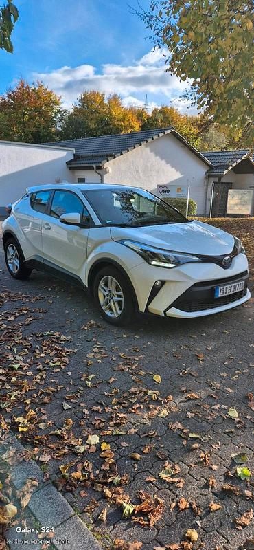 Weiß Gebraucht 2023 Toyota C-HR SUV | 21.900 € (Superpreis) - Bild 1/4
