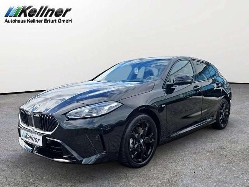 Saphirschwarz Gebraucht 2024 BMW 120 M Sport Kleinwagen | 36.490 € (Fairer Preis) - Bild 1/4