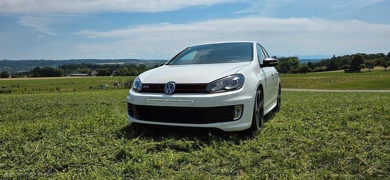 Weiß Gebraucht 2011 VW Golf VI Edition Limousine | 15.500 € - Bild 1/4
