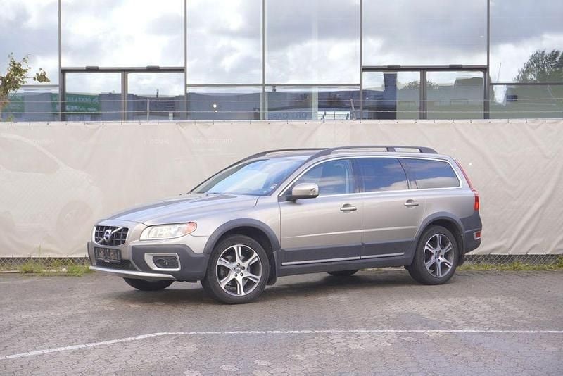 Grau Gebraucht 2012 Volvo XC70 Summum SUV | 11.500 € (Fairer Preis) - Bild 1/4