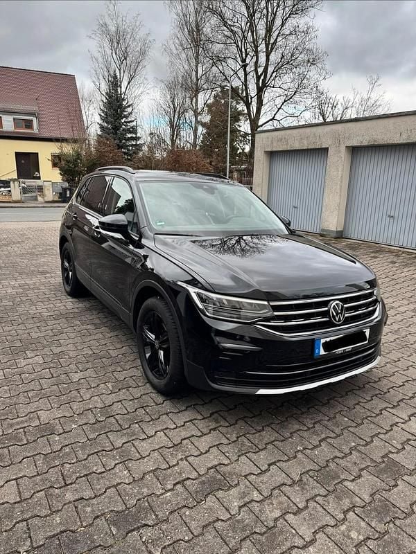 Gebraucht VW Tiguan Sport 150 PS (110 kW) 2023 Schwarz SUV