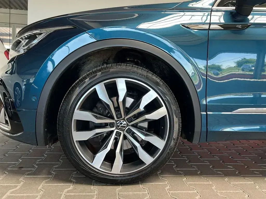 Gebraucht VW Tiguan R-line 200 PS (147 kW) 2021 Nightshade blue metallic (metallic) SUV