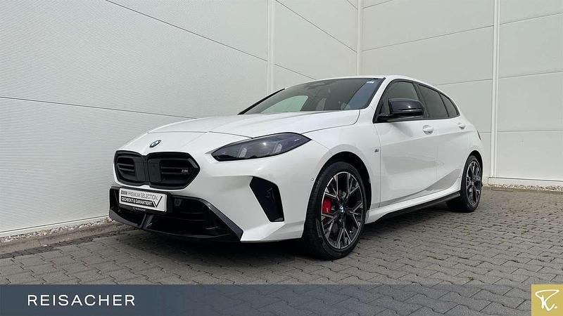 Alpinweiß uni Gebraucht 2024 BMW 135 M Sport Kleinwagen | 45.499 € (Teuer) - Bild 1/4