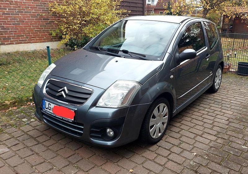 Grau Gebraucht 2008 Citroën C2 VTR Sport Kleinwagen | 1.600 € (Fairer Preis) - Bild 1/3