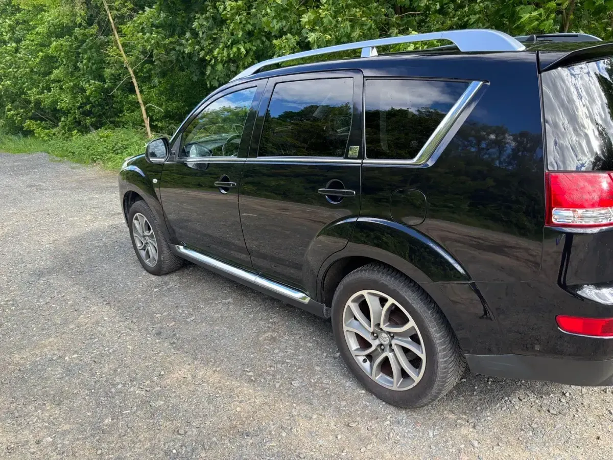 Gebraucht Citroën C-Crosser Exclusive 156 PS (114 kW) 2009 Schwarz SUV