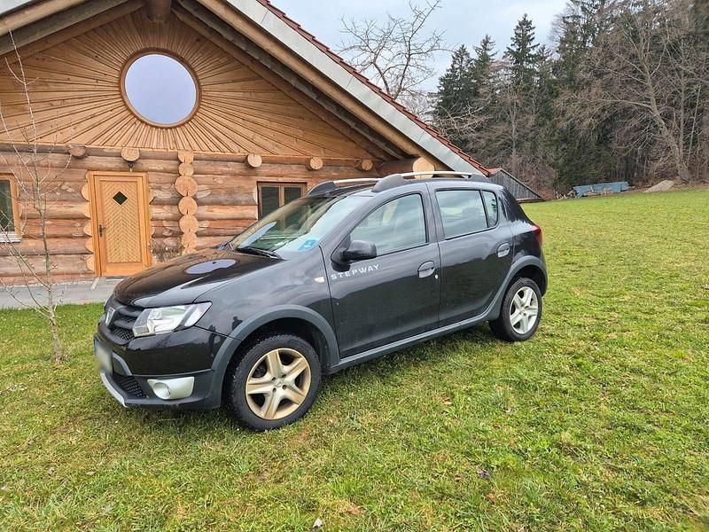 Gebraucht Dacia Sandero Stepway 90 PS (66 kW) 2013 Schwarz Limousine