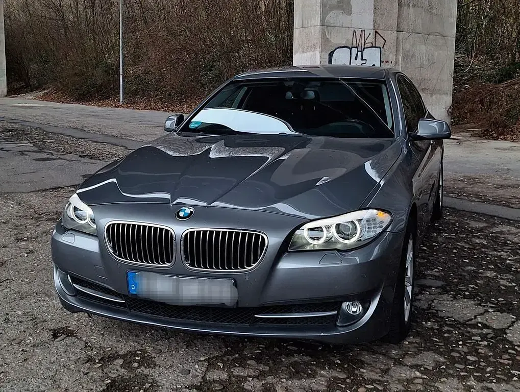 Gebraucht BMW 520 184 PS (135 kW) 2012 Grau Limousine
