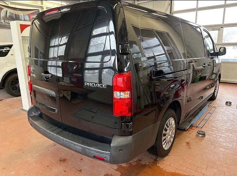 Gebraucht Toyota Proace 144 PS (105 kW) 2022 Schwarz Van / Kleinbus