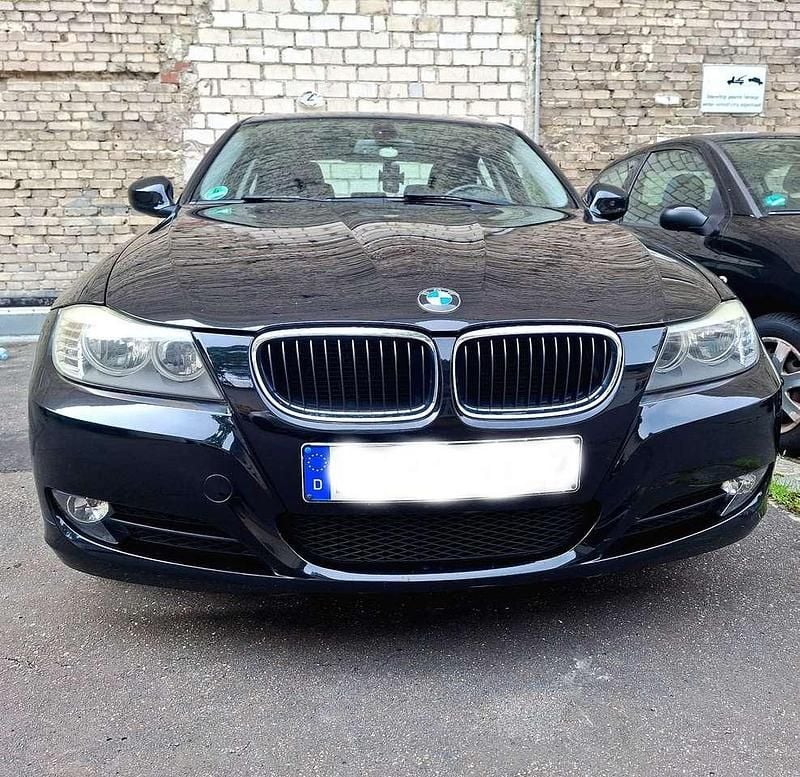 Schwarz Gebraucht 2010 BMW 318 Limousine | 7.190 € (Fairer Preis) - Bild 1/4