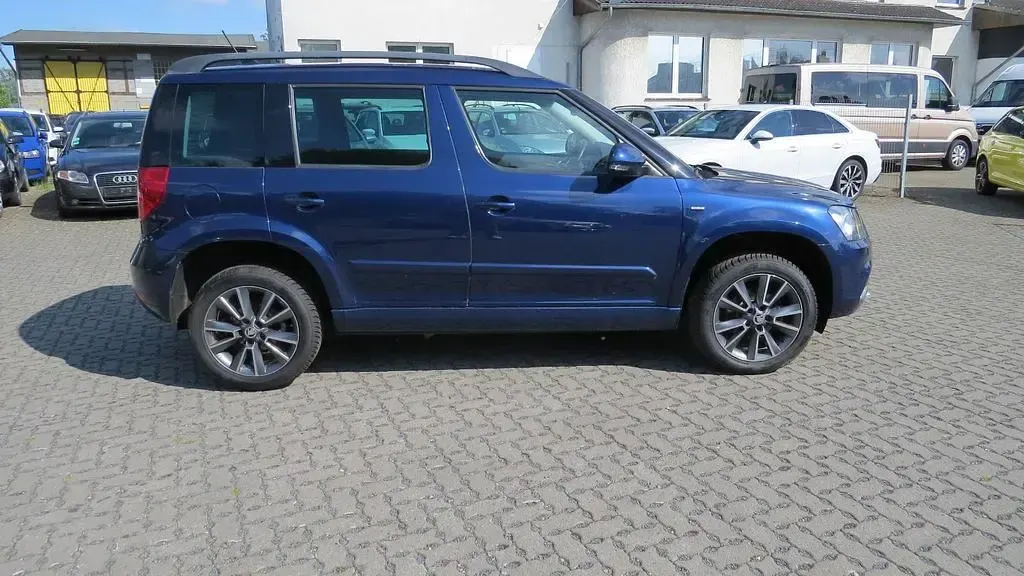 Gebraucht Skoda Yeti Drive 110 PS (80 kW) 2017 Modra storm/storm blau SUV