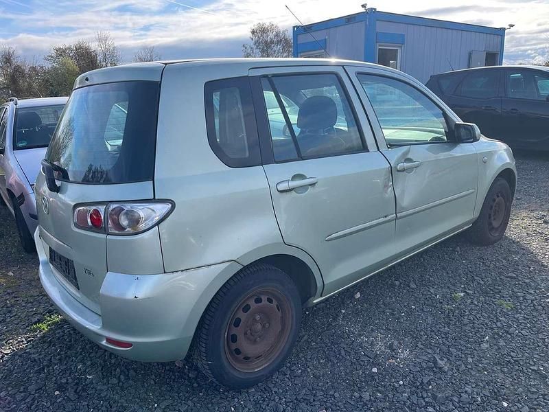 Second-hand Mazda 2 68 CP (50 kW) 2006 Verde Hatchback