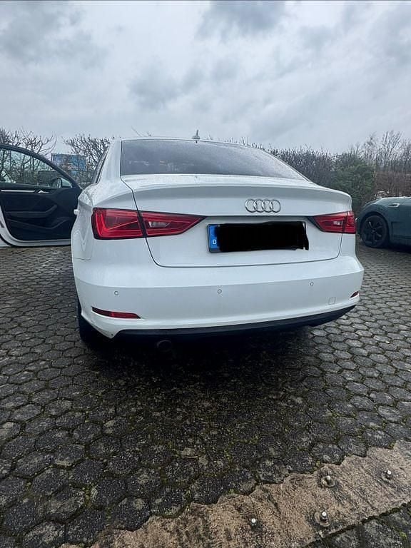 Gebraucht Audi A3 Attraction 110 PS (80 kW) 2016 Weiß Limousine
