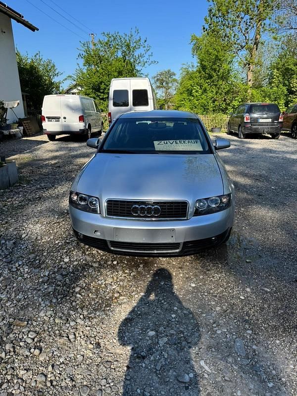 Silber Gebraucht 2002 Audi A4 Limousine | 1.100 € (Superpreis) - Bild 1/4