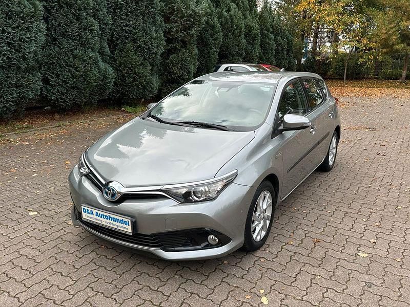 Grau Gebraucht 2016 Toyota Auris Hybrid Edition-S Limousine | 13.990 € (Fairer Preis) - Bild 1/4