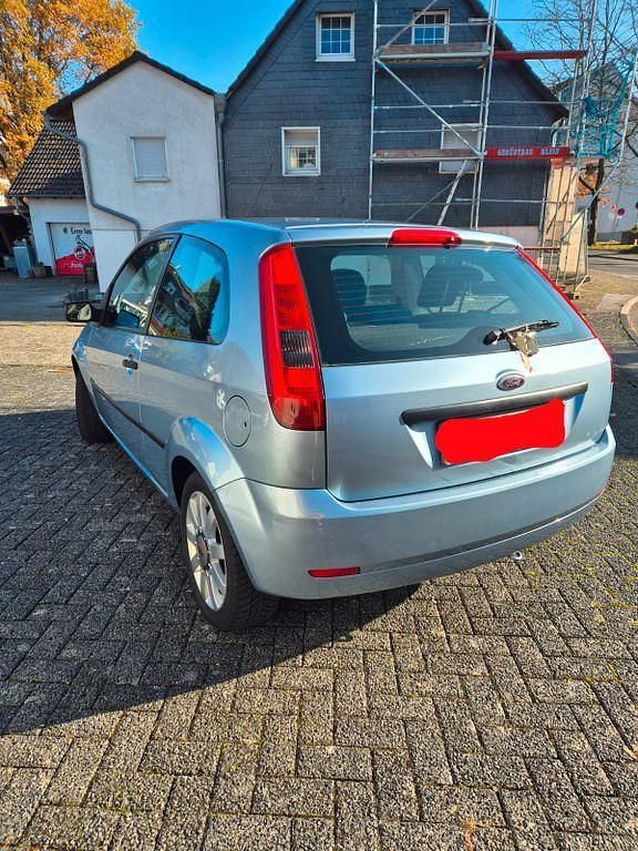 Gebraucht Ford Fiesta 80 PS (58 kW) 2004 Blau Limousine