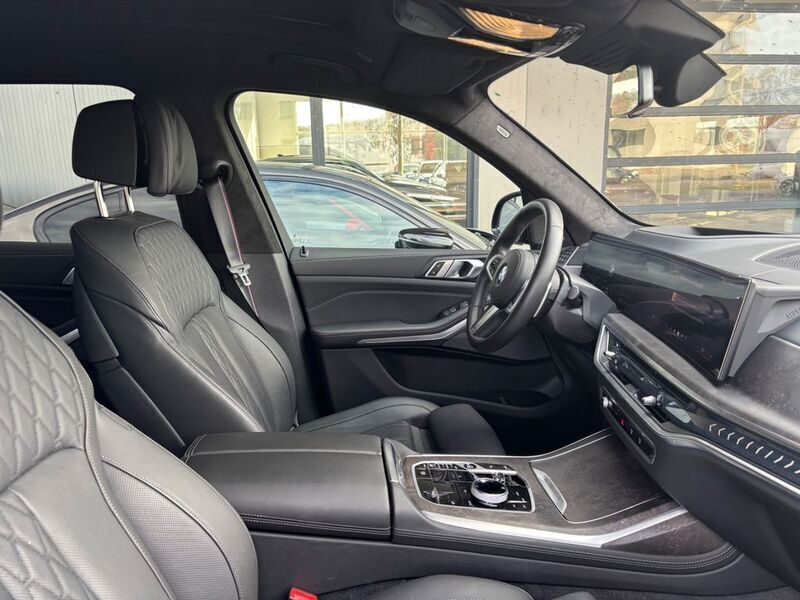 Grau (dravitgrau met) Gebraucht 2024 BMW X7 Performance SUV | 99.900 € (Superpreis) - Bild 1/1