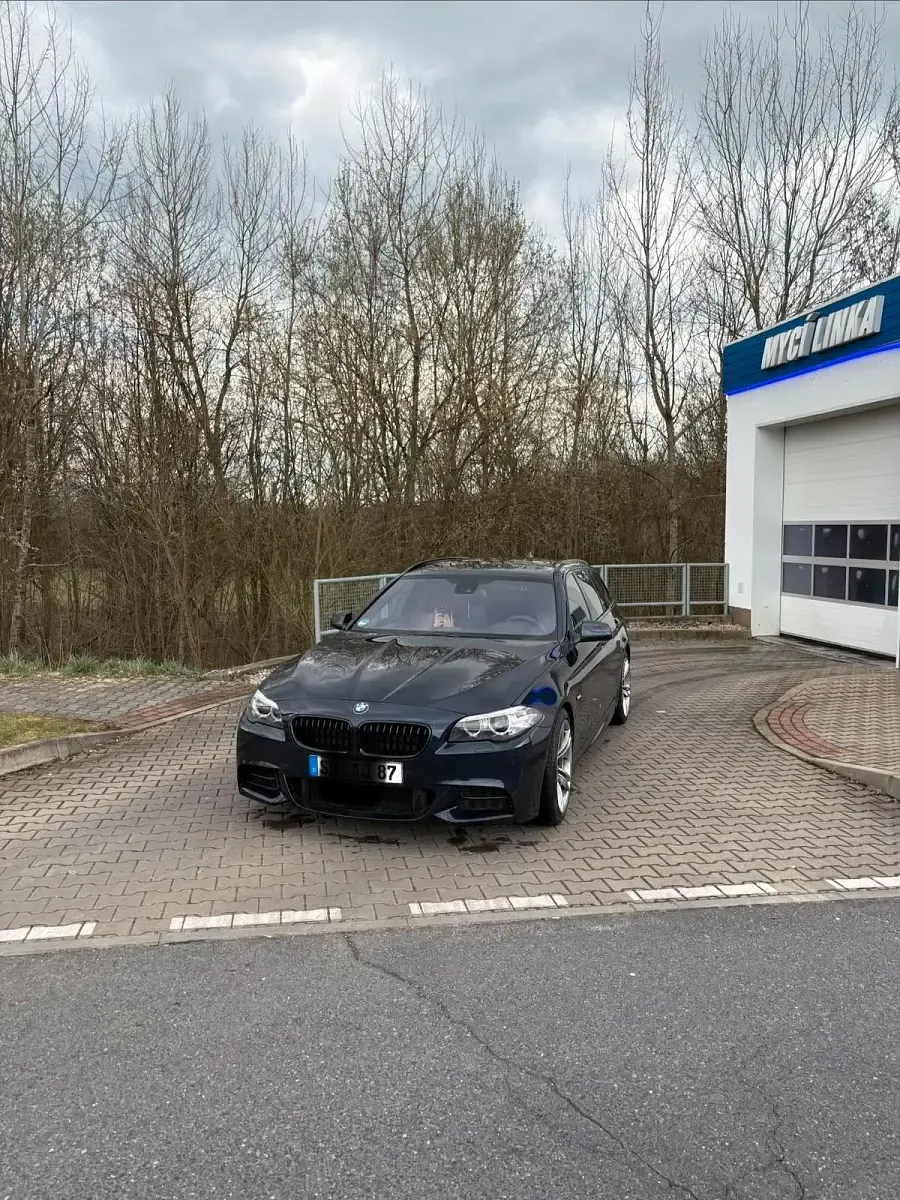 Gebraucht BMW 530 258 PS (189 kW) 2011 Blau Kombi