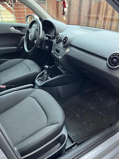 Gebraucht Audi A1 90 PS (66 kW) 2015 Silber Kleinwagen