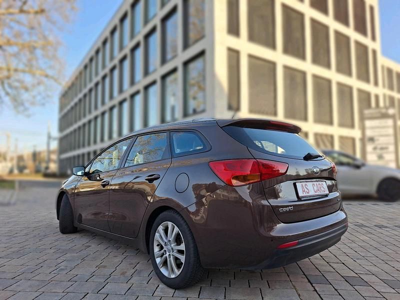 Second-hand Kia Ceed 90 CP (66 kW) 2014 Maro Hatchback