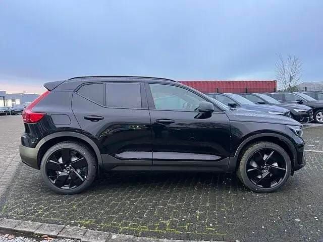 Neu Volvo XC40 Plus 163 PS (119 kW) 2025 Schwarz SUV