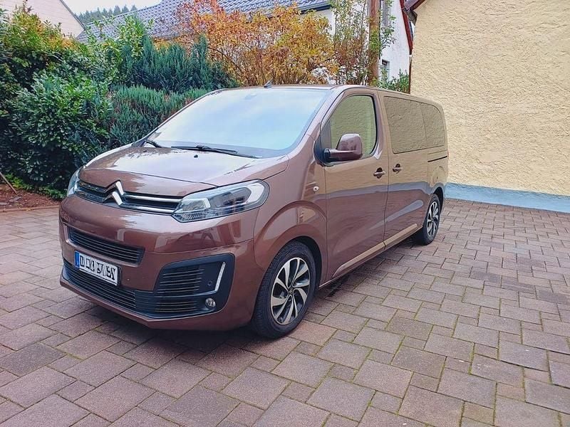 Braun Gebraucht 2018 Citroën Spacetourer Feel Van | 19.800 € (Fairer Preis) - Bild 1/4