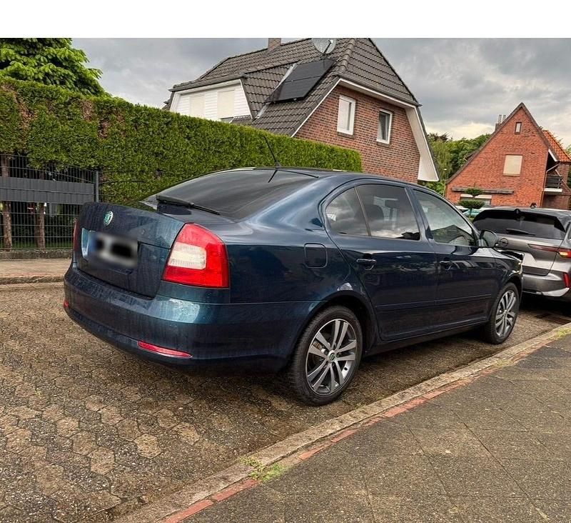 Gebraucht Skoda Octavia 105 PS (77 kW) 2012 Blau Limousine