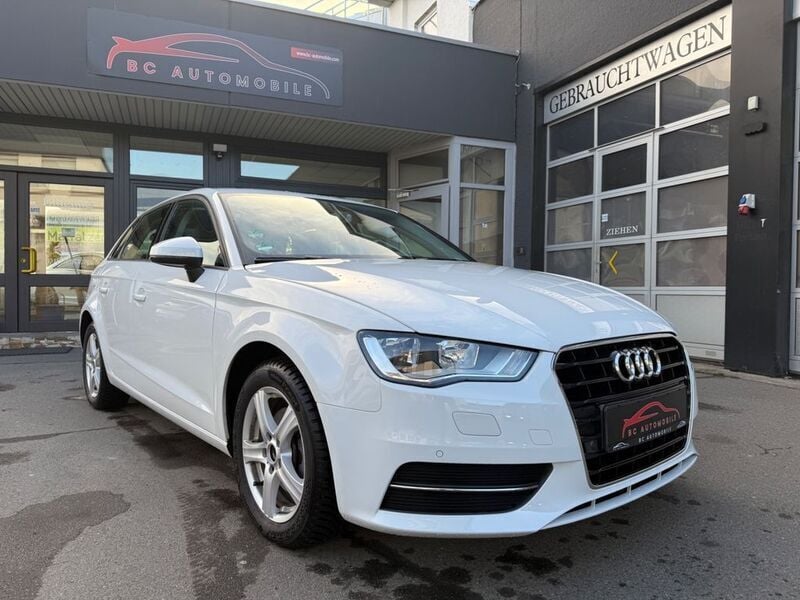 Weiß Gebraucht 2016 Audi A3 Attraction Limousine | 10.990 € (Superpreis) - Bild 1/4