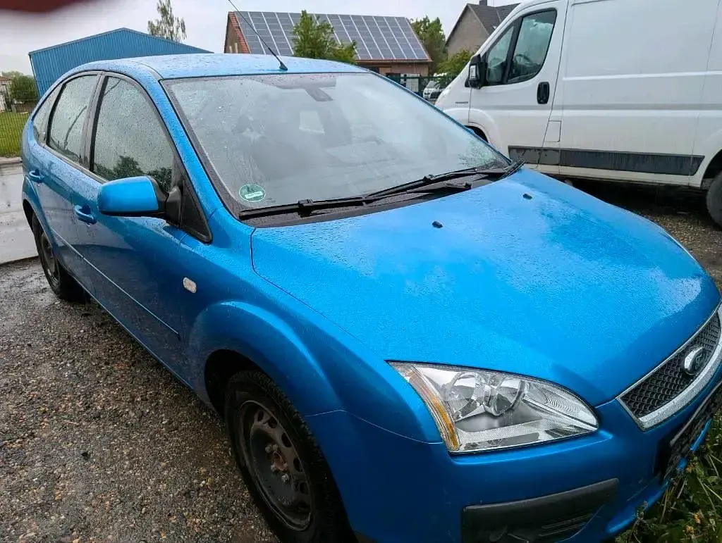 Gebraucht Ford Focus 101 PS (74 kW) 2005 Blau Kleinwagen