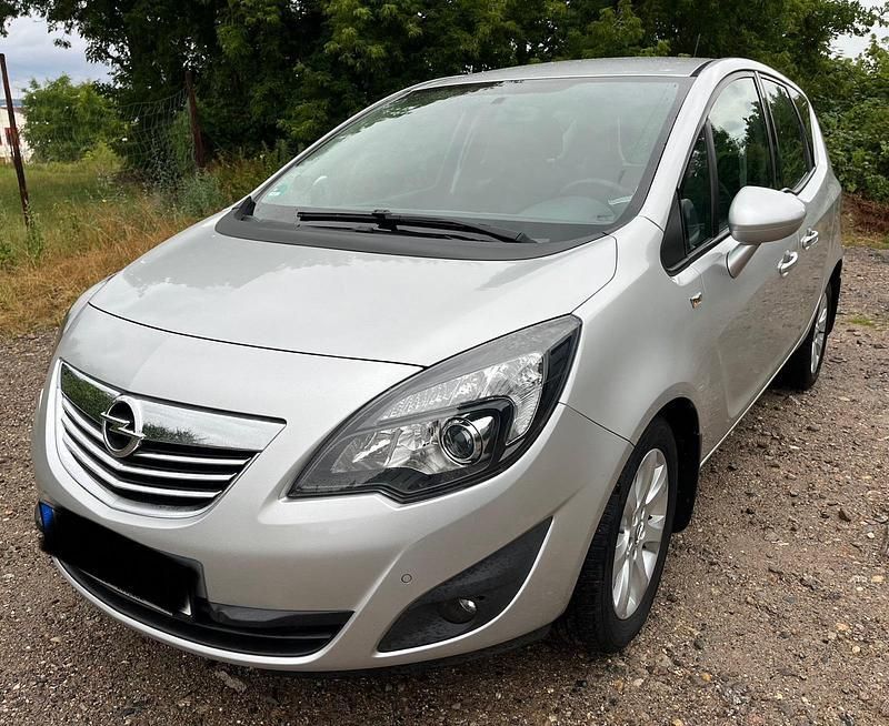 Grau Gebraucht 2010 Opel Meriva Van / Kleinbus | 3.200 € - Bild 1/4