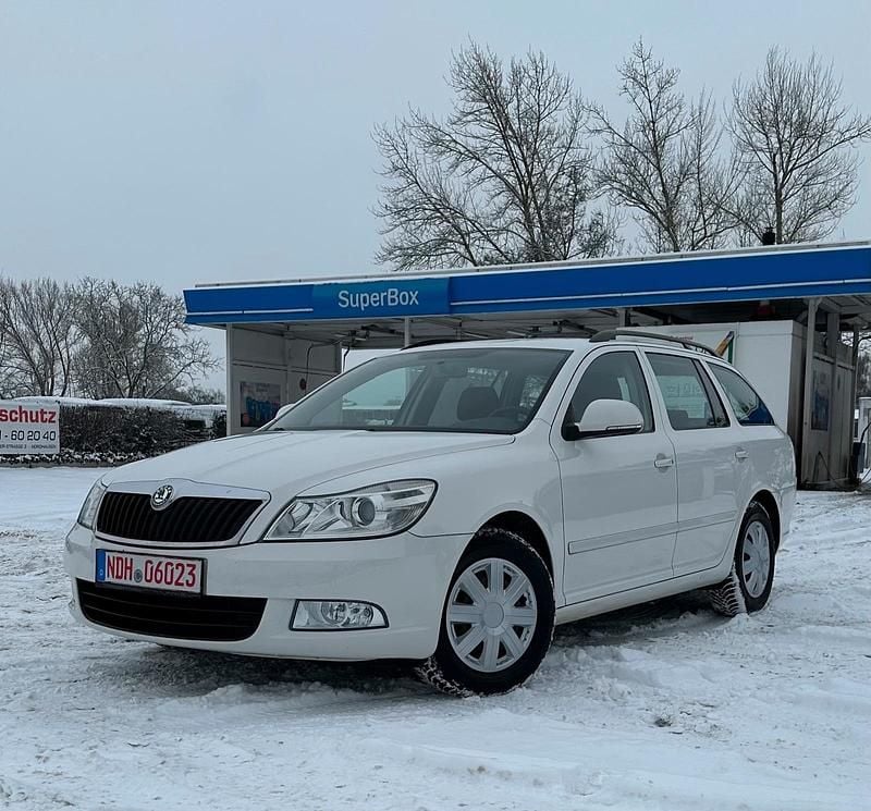 Weiß Gebraucht 2010 Skoda Octavia Kombi | 4.400 € (Superpreis) - Bild 1/4