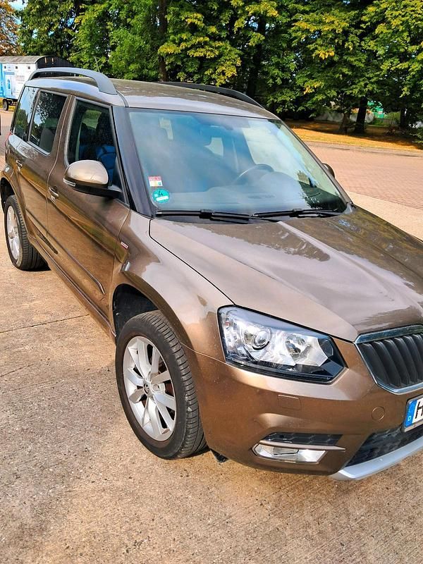 Braun Gebraucht 2016 Skoda Yeti Joy SUV | 12.000 € (Fairer Preis) - Bild 1/4