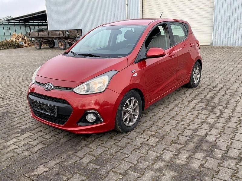 Rot Gebraucht 2013 Hyundai i10 Intro Edition Kleinwagen | 3.999 € (Fairer Preis) - Bild 1/4