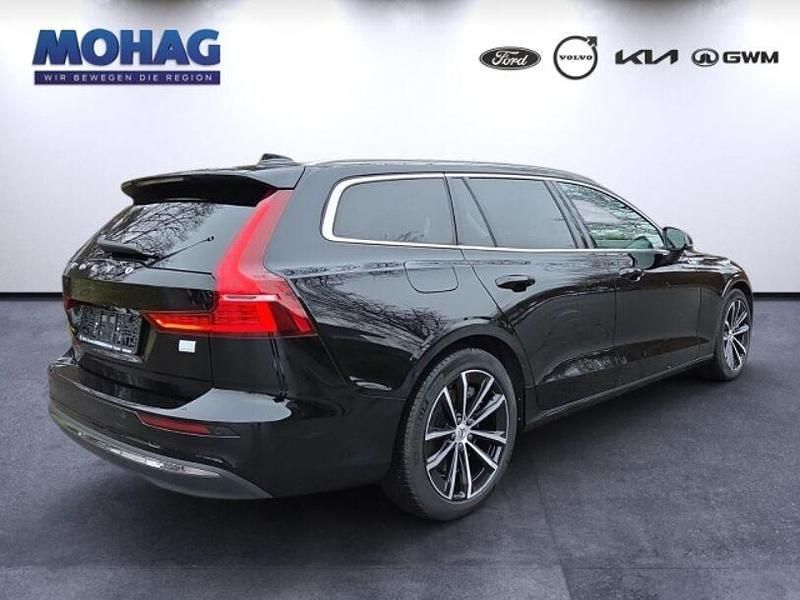 Gebraucht Volvo V60 Core 350 PS (257 kW) 2022 Schwarz Kombi