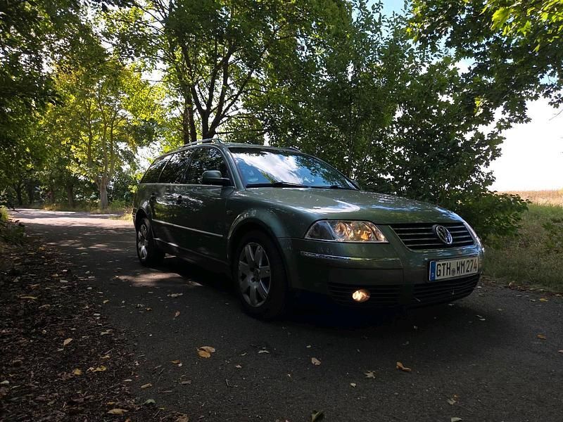 Grün Gebraucht 2001 VW Passat Kombi | 2.000 € - Bild 1/4