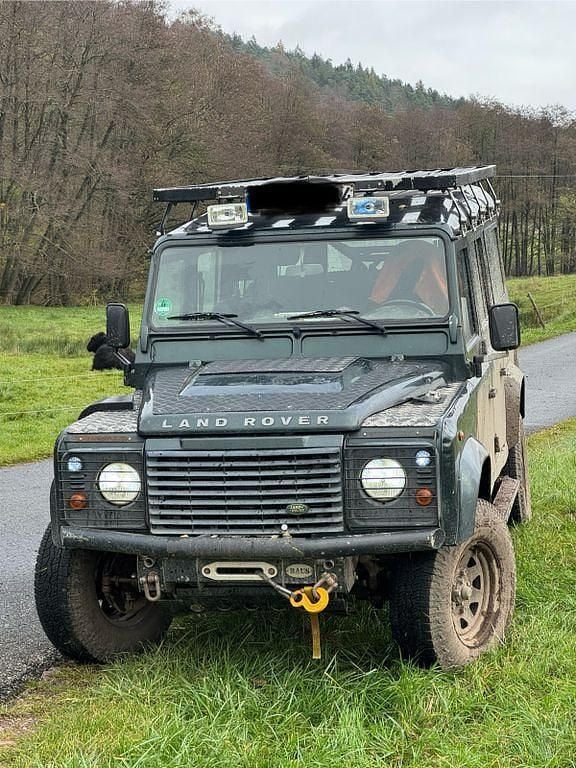 Grün Gebraucht 2009 Land Rover Defender Kombi | 19.000 € - Bild 1/4