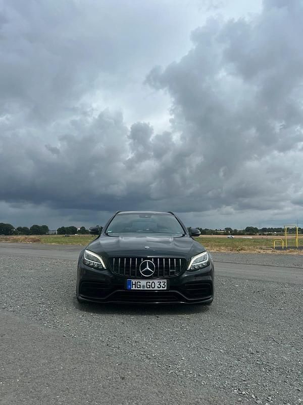 Schwarz Gebraucht 2019 Mercedes C63S AMG AMG Kombi | 55.000 € (Fairer Preis) - Bild 1/4