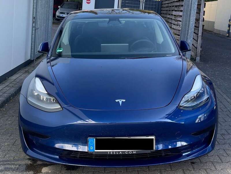 Blau Gebraucht 2021 Tesla Model 3 Standard Range Plus Limousine | 21.000 € (Superpreis) - Bild 1/3