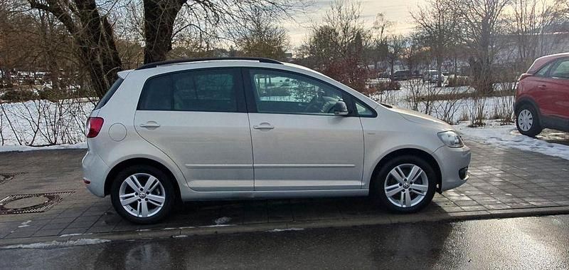 Gebraucht VW Golf VII Match 86 PS (63 kW) 2012 Gold Limousine