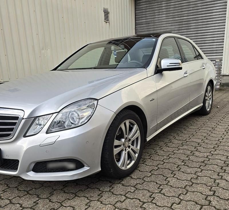Gebraucht Mercedes E200 184 PS (135 kW) 2011 Grau Limousine