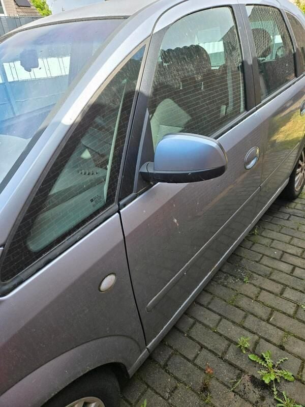 Grau Gebraucht 2004 Opel Meriva Cosmo Van / Kleinbus | 1.699 € (Guter Preis) - Bild 1/4
